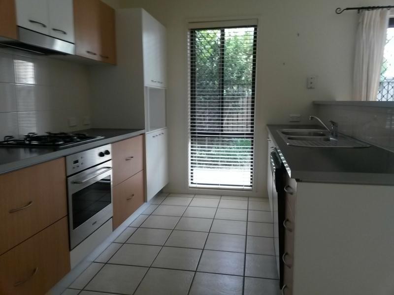 8/5 Central Avenue, Mount Ommaney QLD 4074