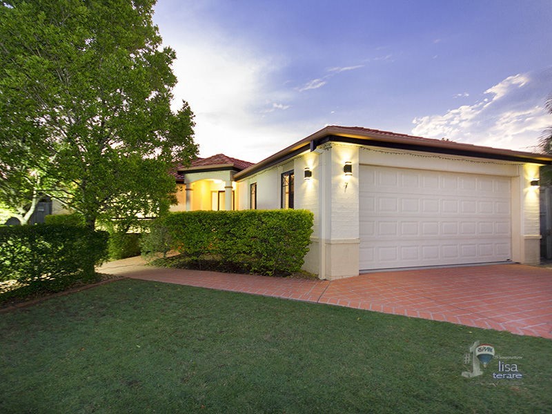 7 Daniel Close, Sinnamon Park QLD 4073