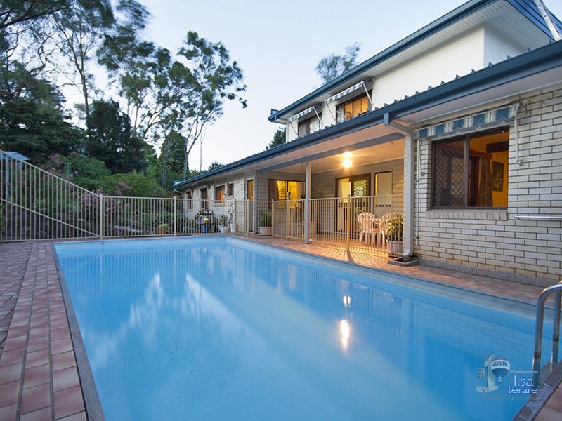 2 Mitchell Court, Mount Ommaney QLD 4074