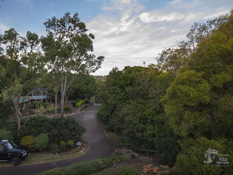 2 Mitchell Court, Mount Ommaney QLD 4074