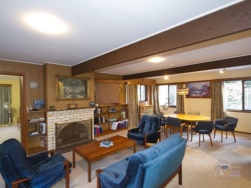 2 Mitchell Court, Mount Ommaney QLD 4074