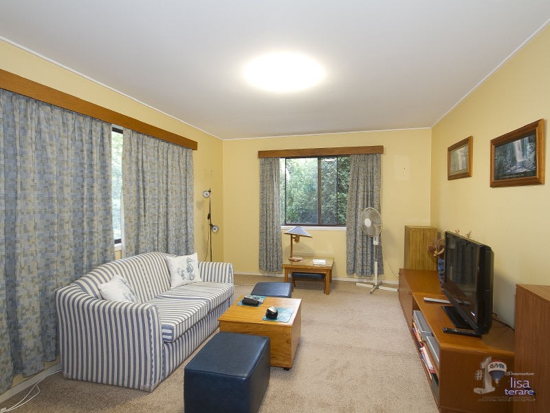 2 Mitchell Court, Mount Ommaney QLD 4074