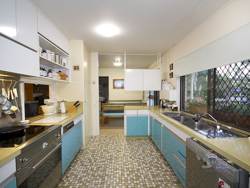 2 Mitchell Court, Mount Ommaney QLD 4074