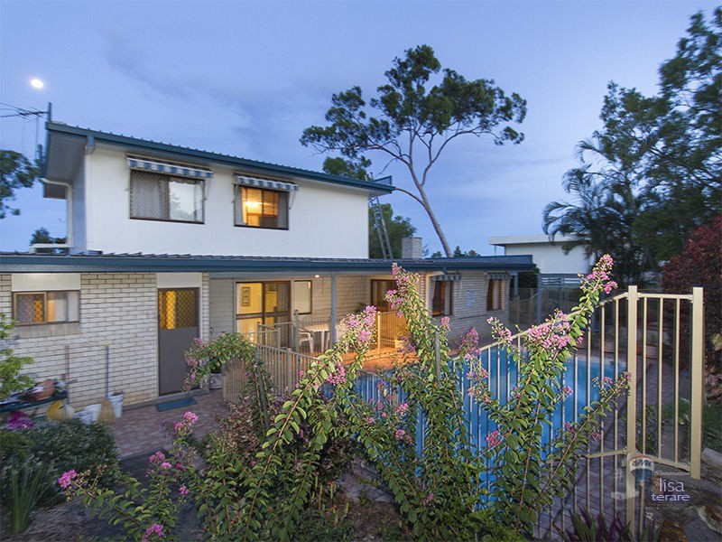 2 Mitchell Court, Mount Ommaney QLD 4074