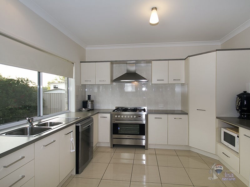 13 Rivervista Street, Riverhills QLD 4074