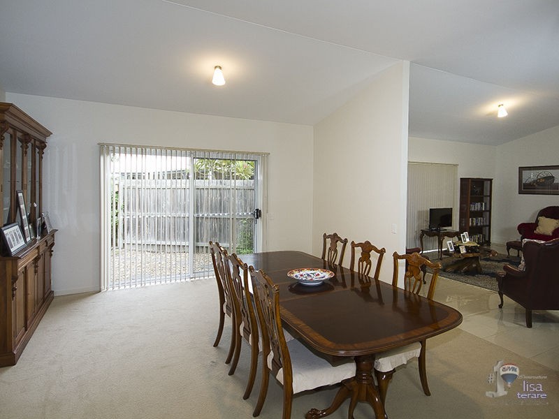 13 Rivervista Street, Riverhills QLD 4074