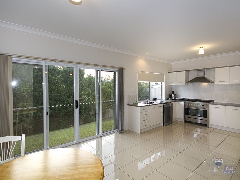 13 Rivervista Street, Riverhills QLD 4074