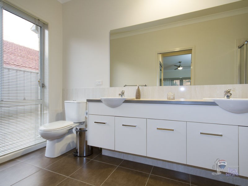 13 Rivervista Street, Riverhills QLD 4074