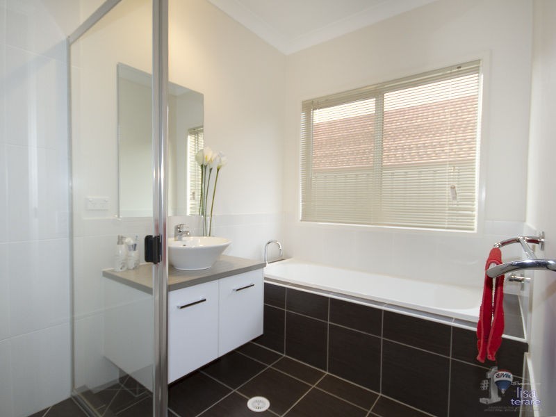 13 Rivervista Street, Riverhills QLD 4074