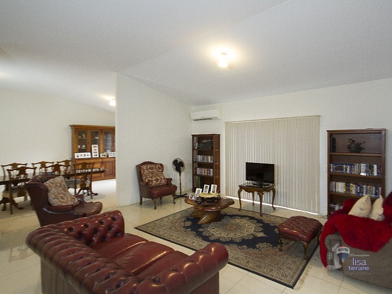 13 Rivervista Street, Riverhills QLD 4074