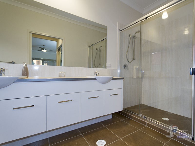 13 Rivervista Street, Riverhills QLD 4074