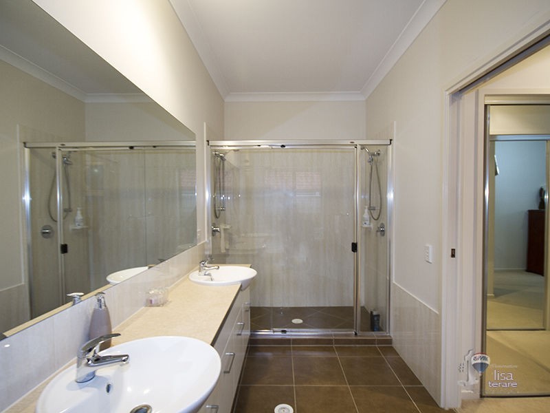 13 Rivervista Street, Riverhills QLD 4074