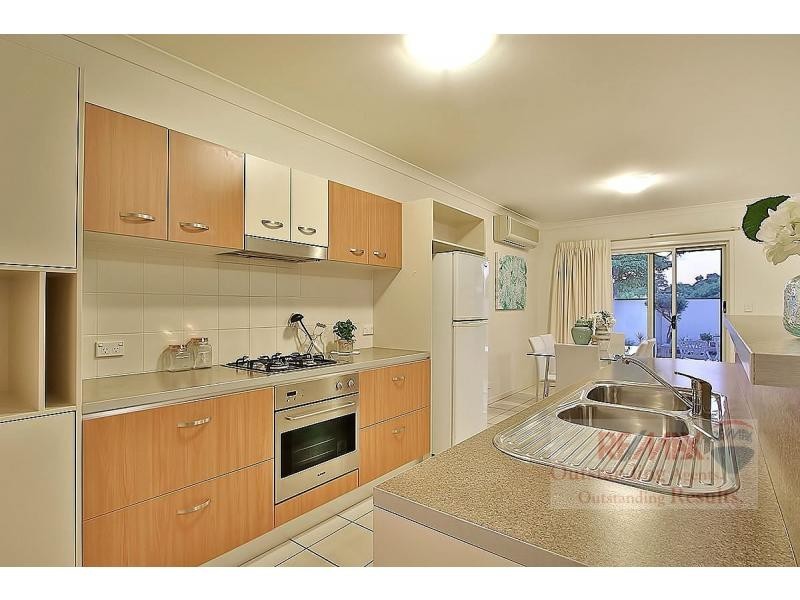 1/88 Greenway Circuit, Mount Ommaney QLD 4074