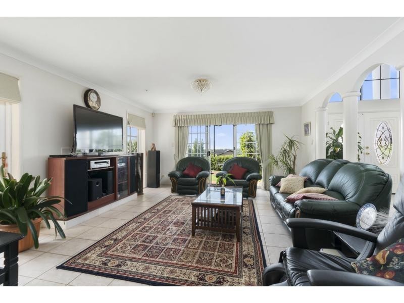 38 Debussy Place, Mount Ommaney QLD 4074