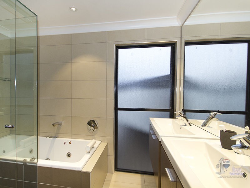 9 Maribor Street, Westlake QLD 4074