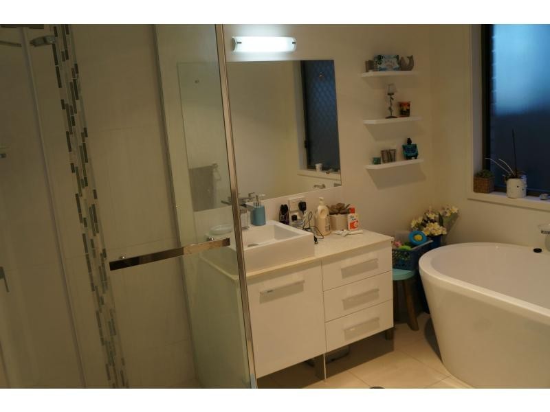 2 Greenview Street, Oxley QLD 4075