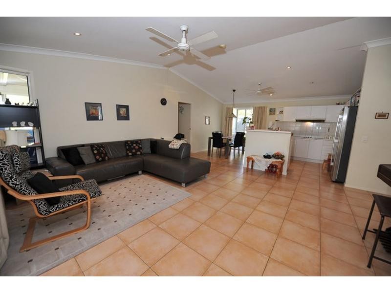 11 Innes Street, Middle Park QLD 4074