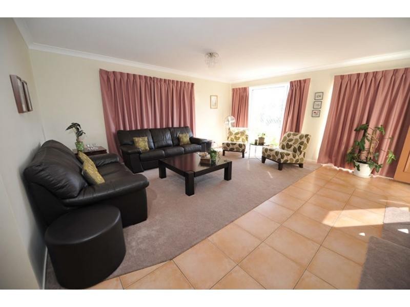 11 Innes Street, Middle Park QLD 4074