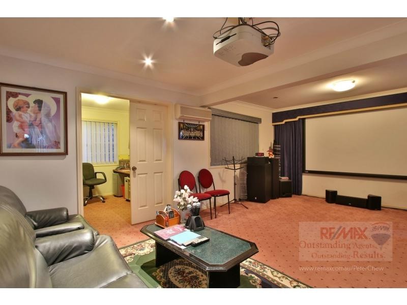 58 Hannah Street, Mount Ommaney QLD 4074