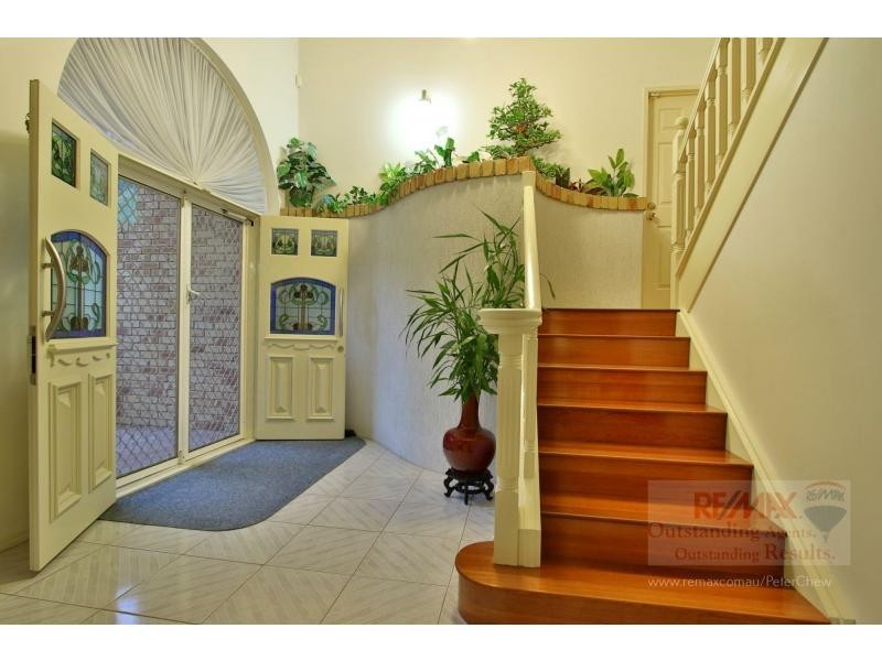 58 Hannah Street, Mount Ommaney QLD 4074