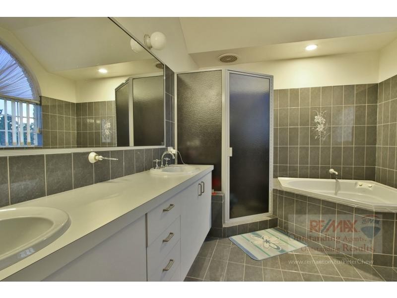 58 Hannah Street, Mount Ommaney QLD 4074