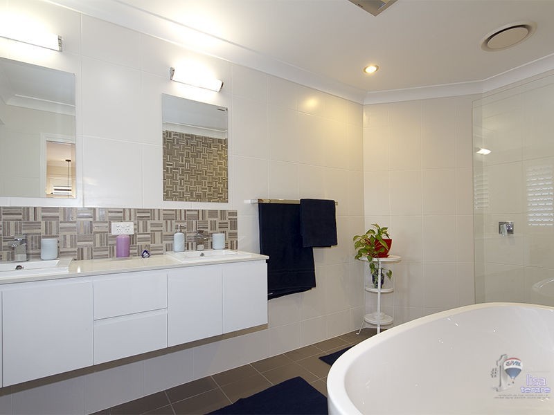 1 Gidgi Close, Westlake QLD 4074