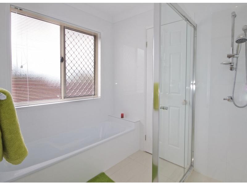 106 Glen Ross Road, Sinnamon Park QLD 4073