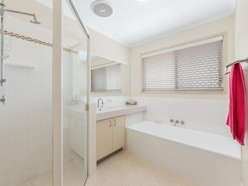 1 Kaboora Crescent, Westlake QLD 4074