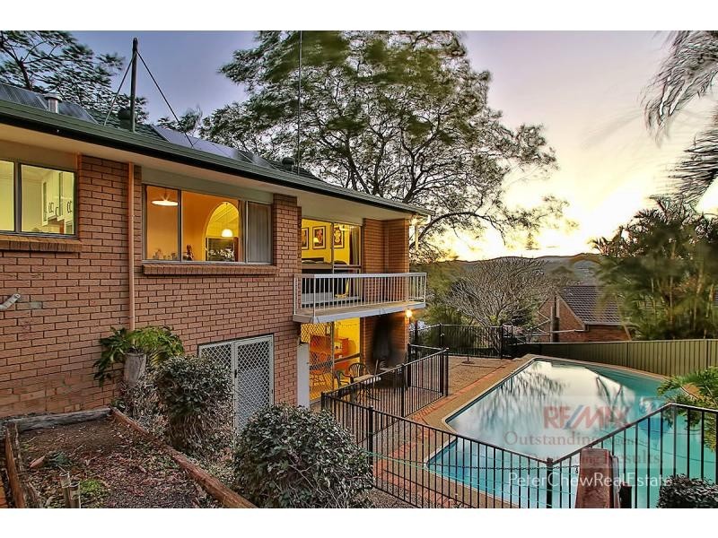 9 Fairweather Street, Kenmore QLD 4069