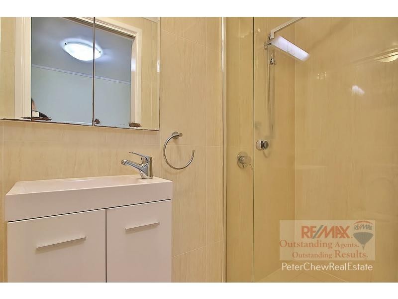 9 Fairweather Street, Kenmore QLD 4069