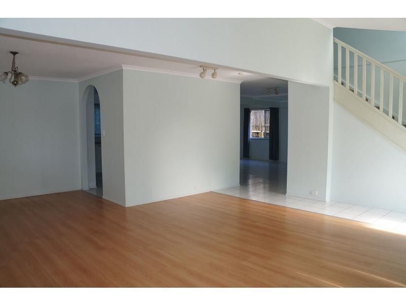 8 Serle Street, Middle Park QLD 4074