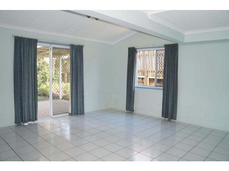 8 Serle Street, Middle Park QLD 4074