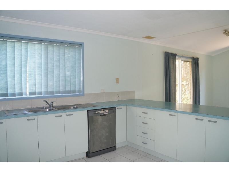 8 Serle Street, Middle Park QLD 4074