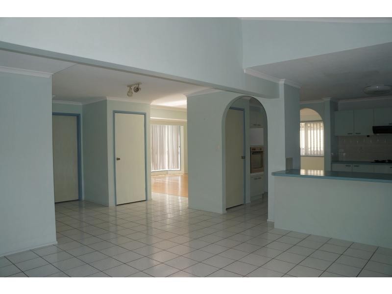 8 Serle Street, Middle Park QLD 4074