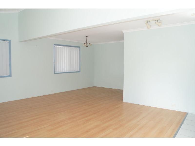 8 Serle Street, Middle Park QLD 4074