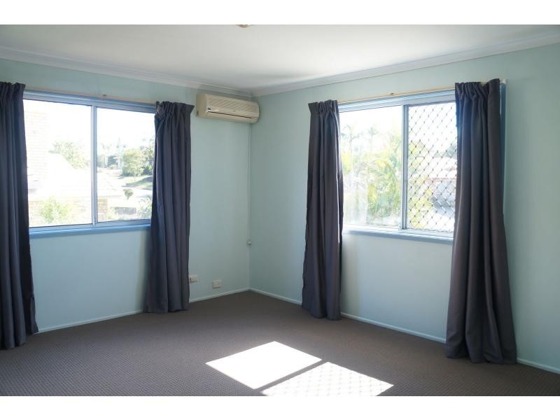 8 Serle Street, Middle Park QLD 4074