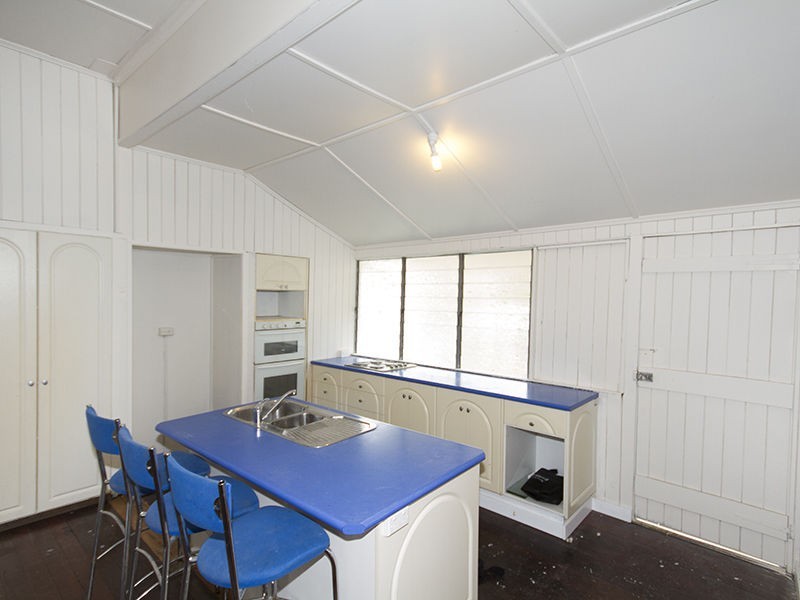 14 John Street, Redbank QLD 4301