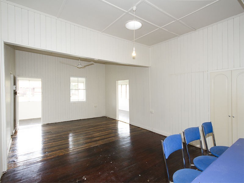 14 John Street, Redbank QLD 4301