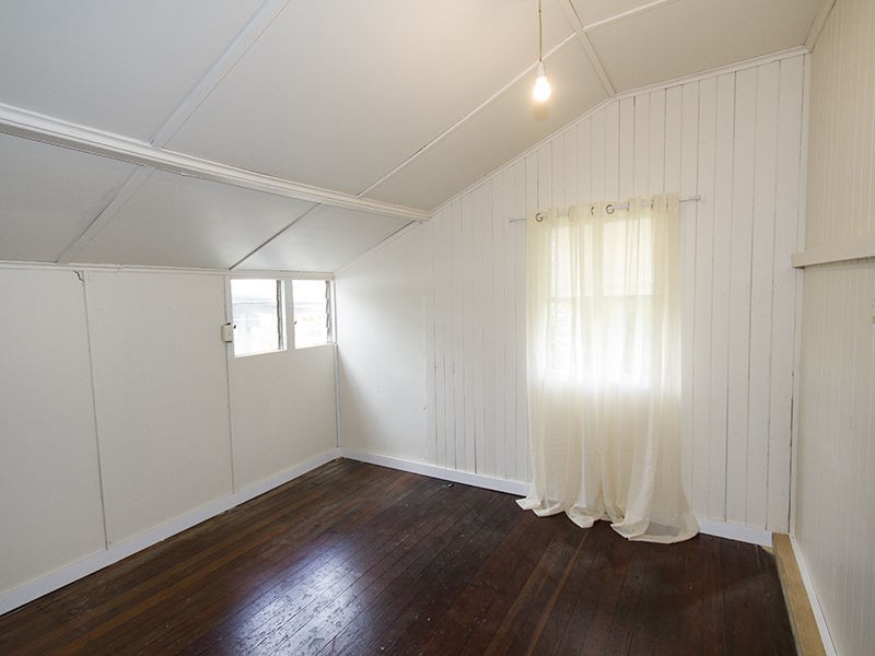 14 John Street, Redbank QLD 4301