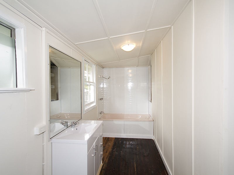 14 John Street, Redbank QLD 4301