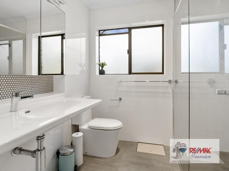 8 Scarba Street, Middle Park QLD 4074