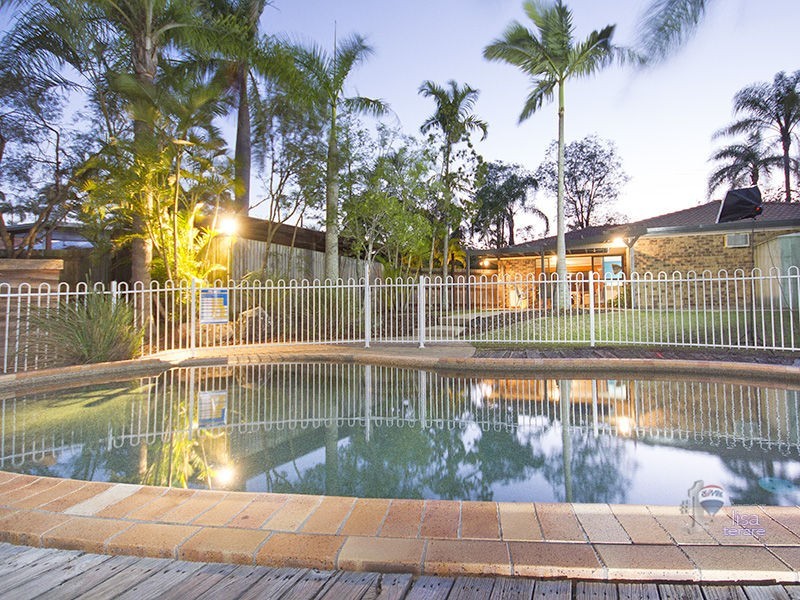 27 Raeside Street, Westlake QLD 4074