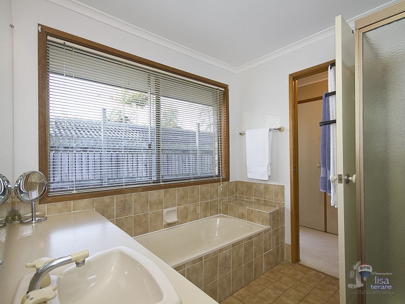 27 Raeside Street, Westlake QLD 4074