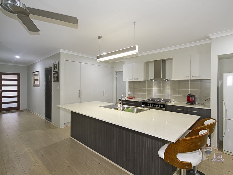 4 Tekapo Street, Westlake QLD 4074