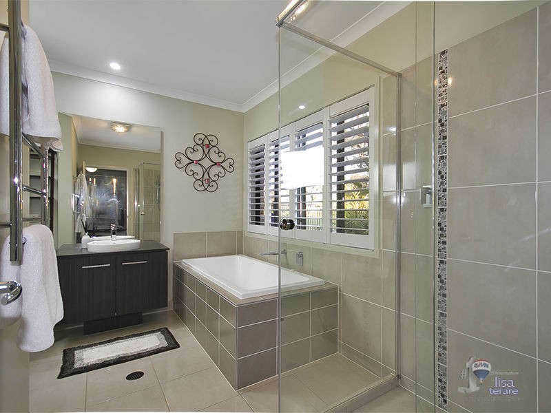 4 Tekapo Street, Westlake QLD 4074