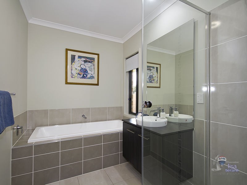 4 Tekapo Street, Westlake QLD 4074