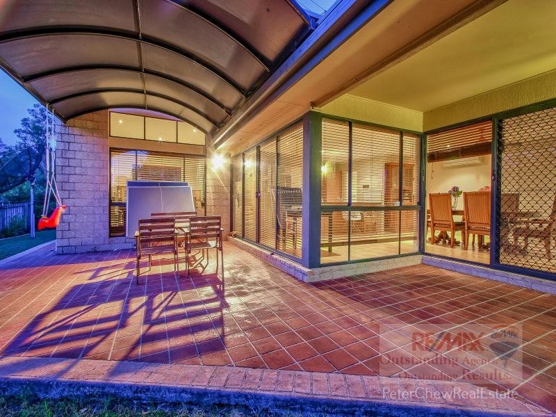 15 Summit Place, Mount Ommaney QLD 4074