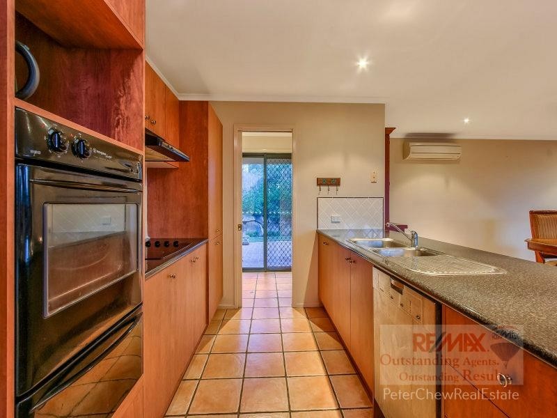 15 Summit Place, Mount Ommaney QLD 4074