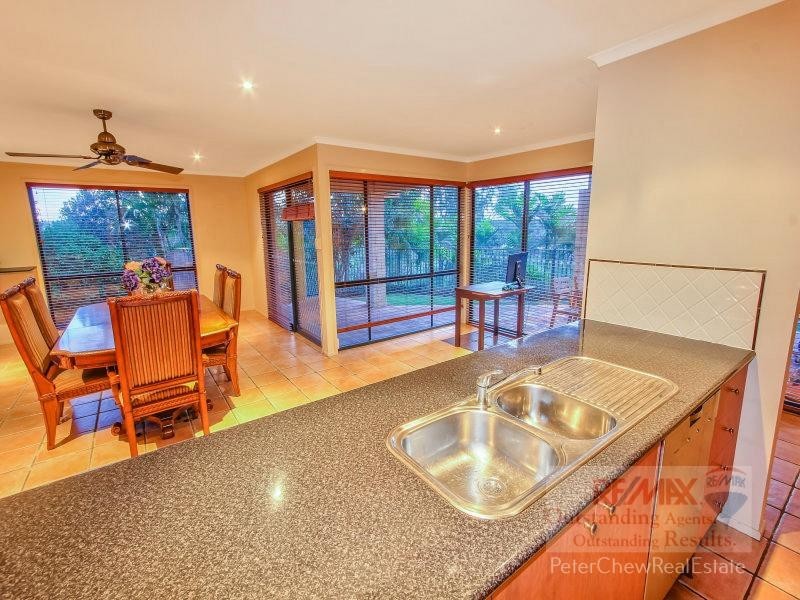 15 Summit Place, Mount Ommaney QLD 4074