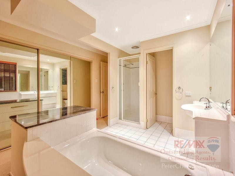 15 Summit Place, Mount Ommaney QLD 4074